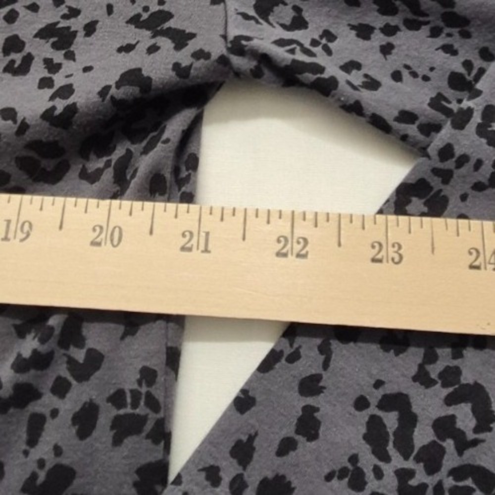 J Jill Women's Tunic Small black/gray‎ animal print Simply Supima Cotton v-neck - Picture 12 of 12